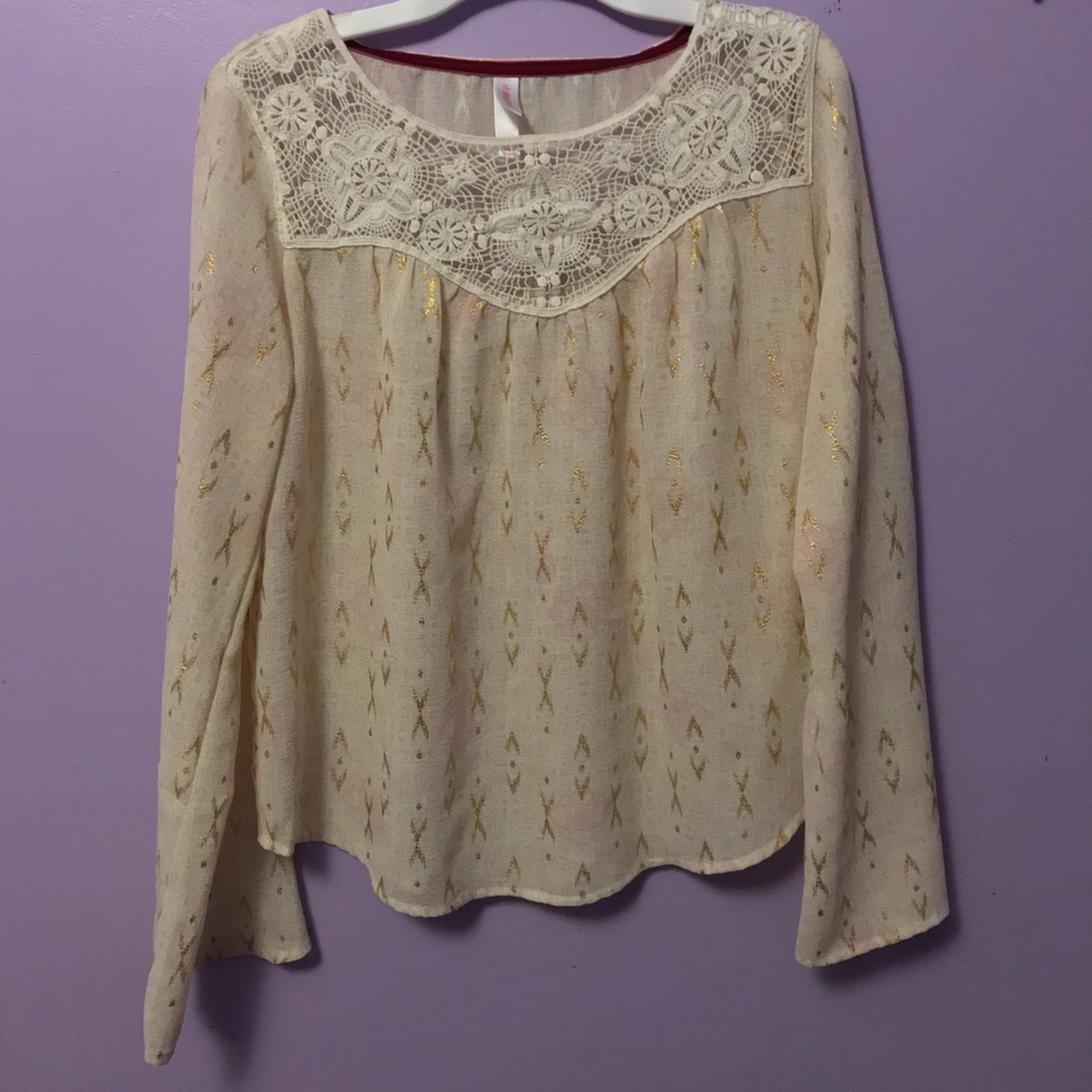 Long sleeve Laced collar Top